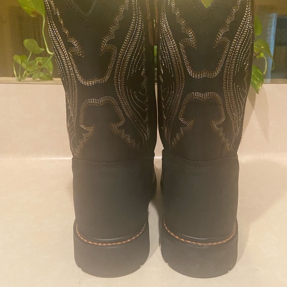 Work boots with style, steel toed for serious workers. Black top brown bottom. - Picture 5 of 5